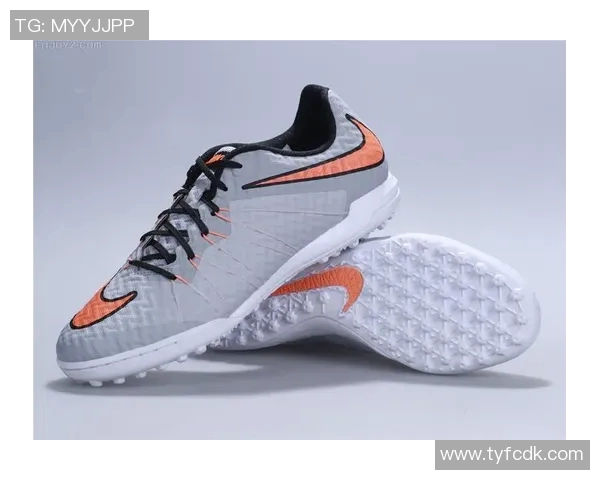 毒锋足球鞋引领潮流助力球场表现提升你的竞技水平与时尚风格